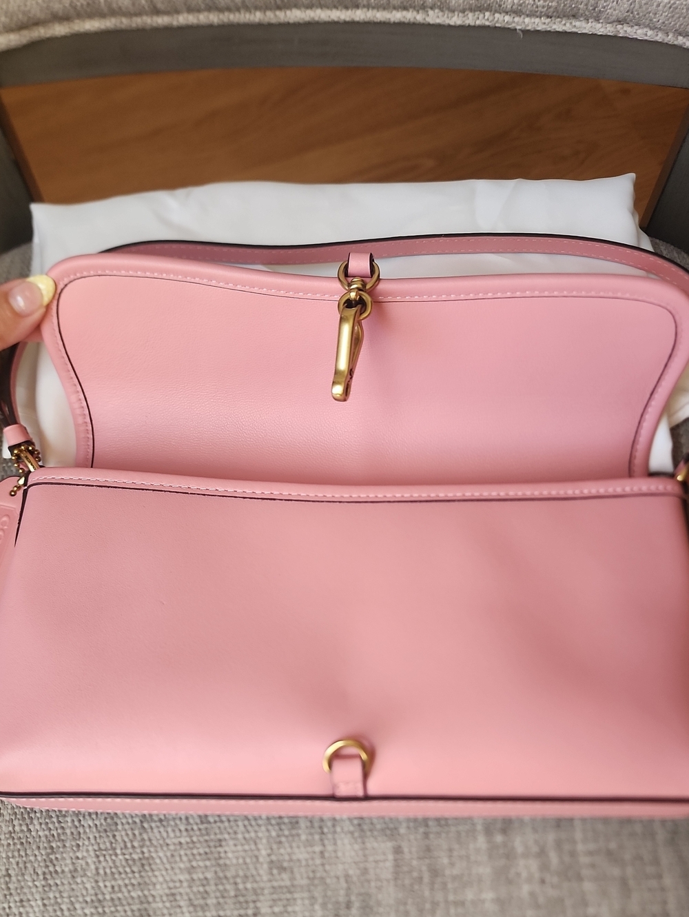COACH Hamptons Small Leather Shoulder Bag- Pink - Picture 3 of 16